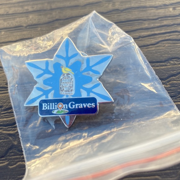 📌Billion Graves Collection 3 tac pins new in package - Picture 6 of 8